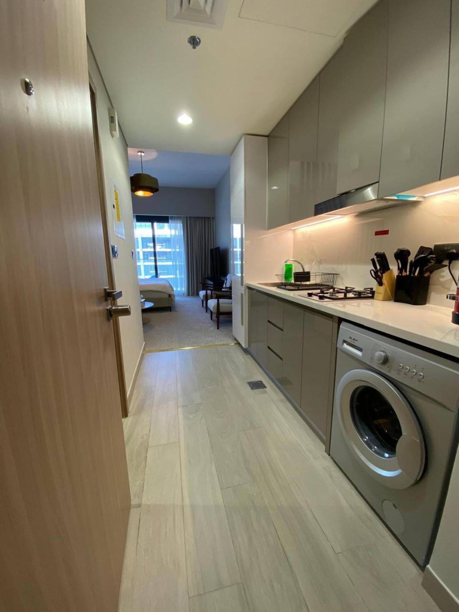 Apartment Largest Near Downtown *